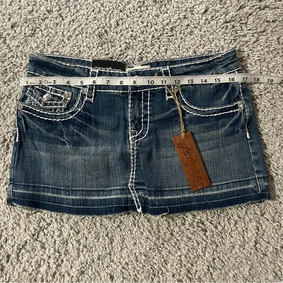 Y2K low-rise mini denim skirt - Picture 6 of 7